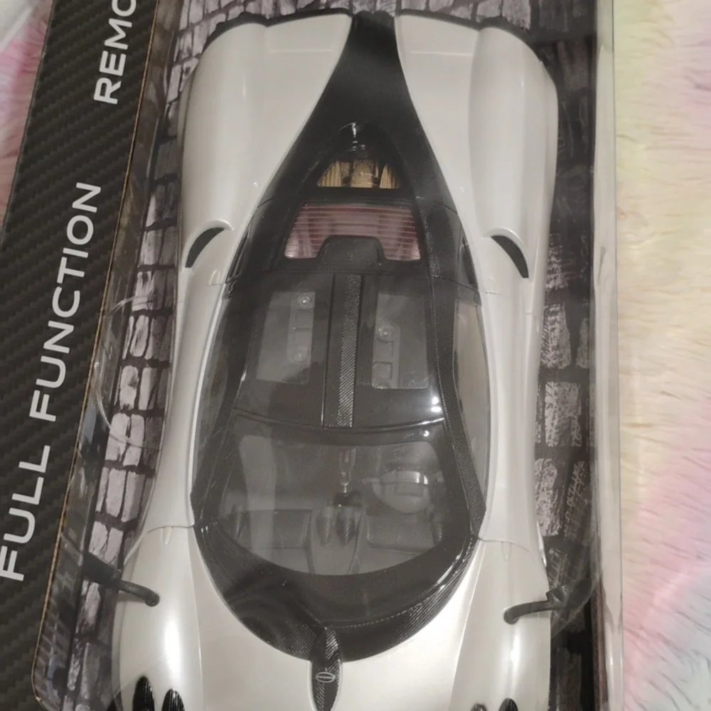 (A-4) NWT Pagani Huayra R/C Scale 1:14 Pearl White Sport Car Large